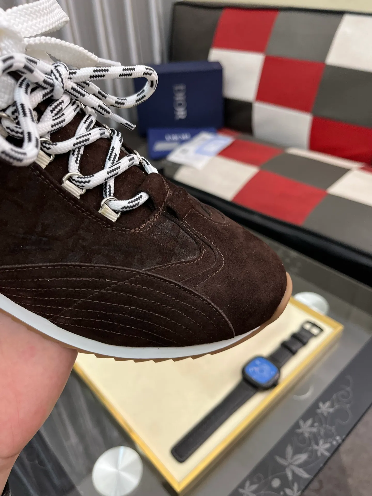 Men's shoes 💰500⌚️⌚️Dior original quality.~ Unique modern style sneakers. 🏃A must-have casual shoe for trendy men😍😍 Original brand imported from Italy, imported original leather, sheep lining (refuses to discolor and grind feet) Sole: Original sole provided by the original factory, French lazy style design ⚠️Fit to the feet, original quality, super comfortable original sole. Just like shooting the real thing 🎬The real thing is better Code number: 38-446️⃣Colors available